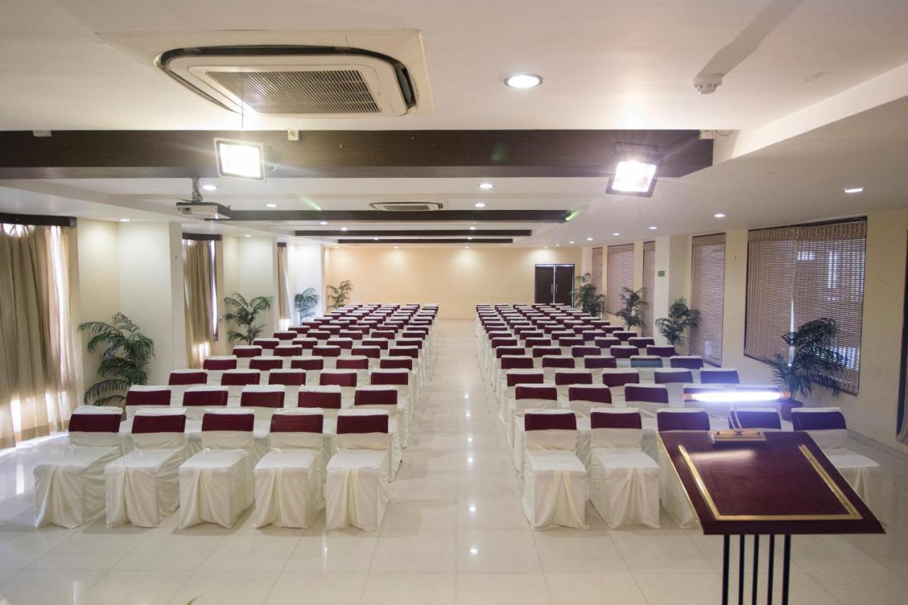 Grand Sarovar Portico, Lātūr Exterior foto